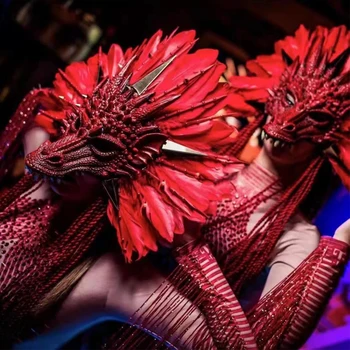 Abartılı Sahne Kostüm Kırmızı Tüy Headress Çin Ejderha Festivali Kıyafet Gece Kulübü Dj Ds Gogo Dans Cosplay Kostüm