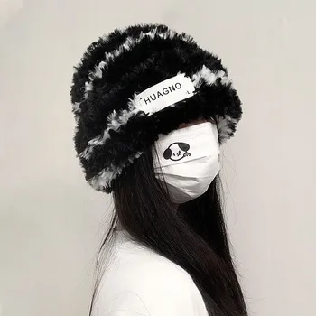 Yeni Çizgili Peluş Bere Kış Şapka Sıcak Faux Kürk örgü bere Kadın Kabarık Rüzgar Geçirmez Kova Şapka Kaput Kız 2024 kadın Şapka